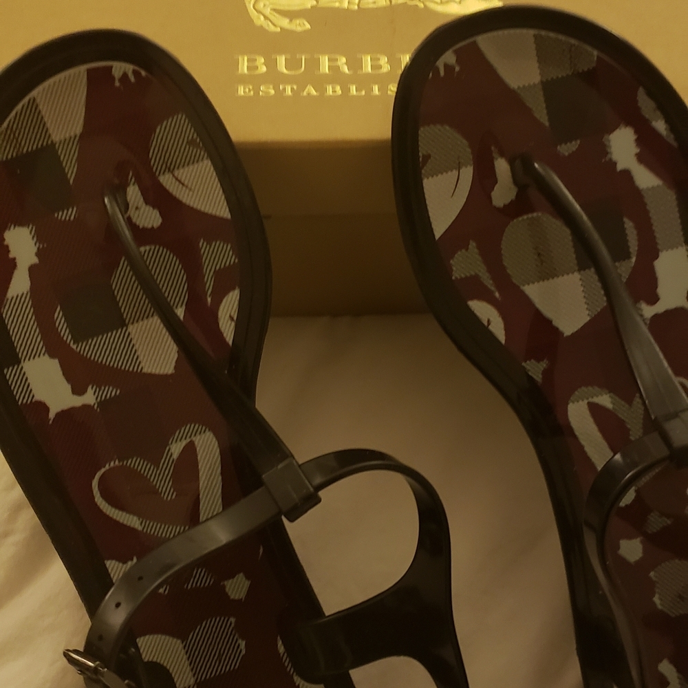 Burberry jelly sandels